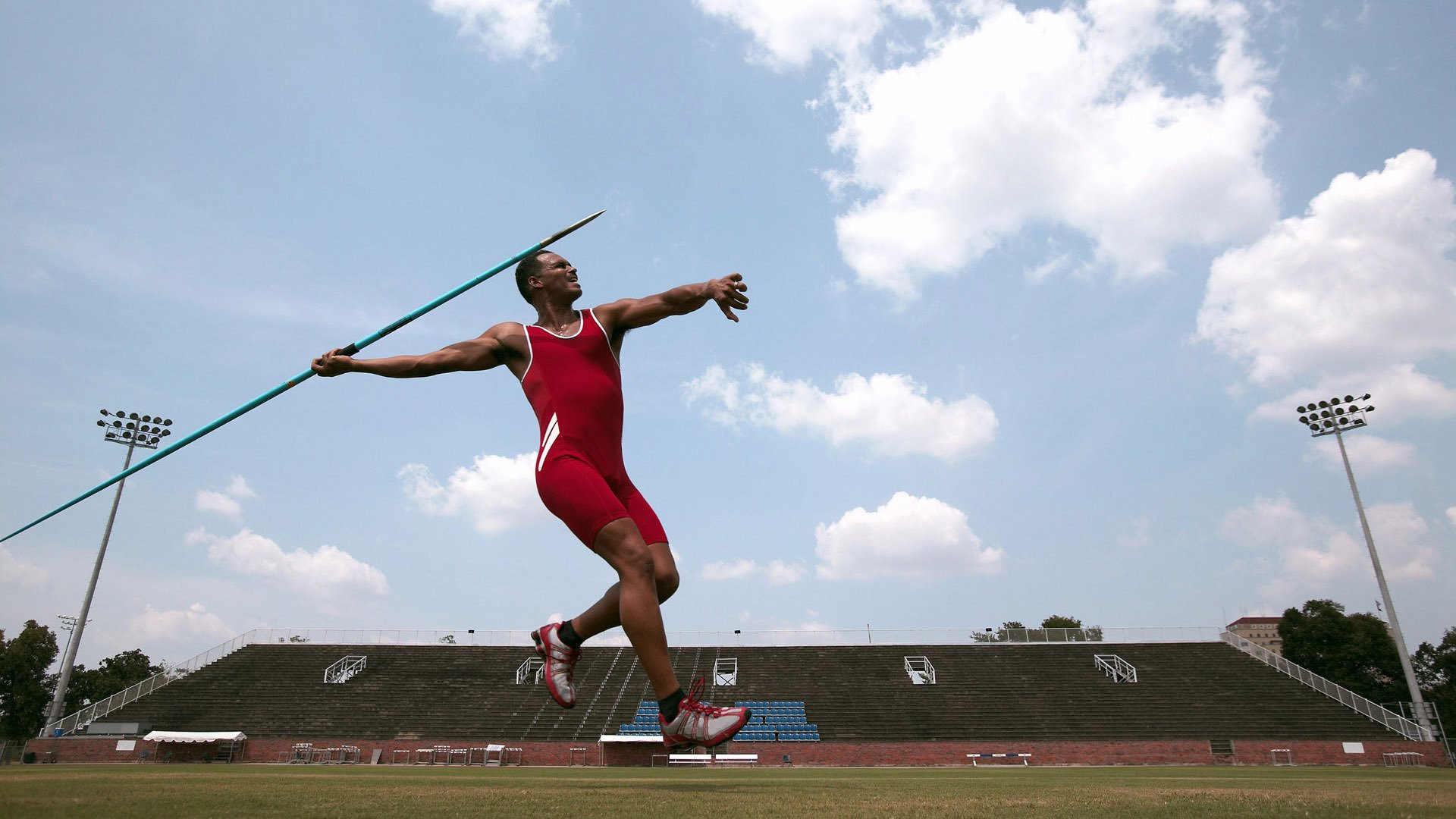 综合格斗赛场焦点！俄罗斯队对阵巴西队，老将回归赛场，再度燃起斗志
